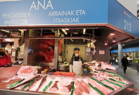 Ana, responsable del puesto en el Mercado de la Ribera