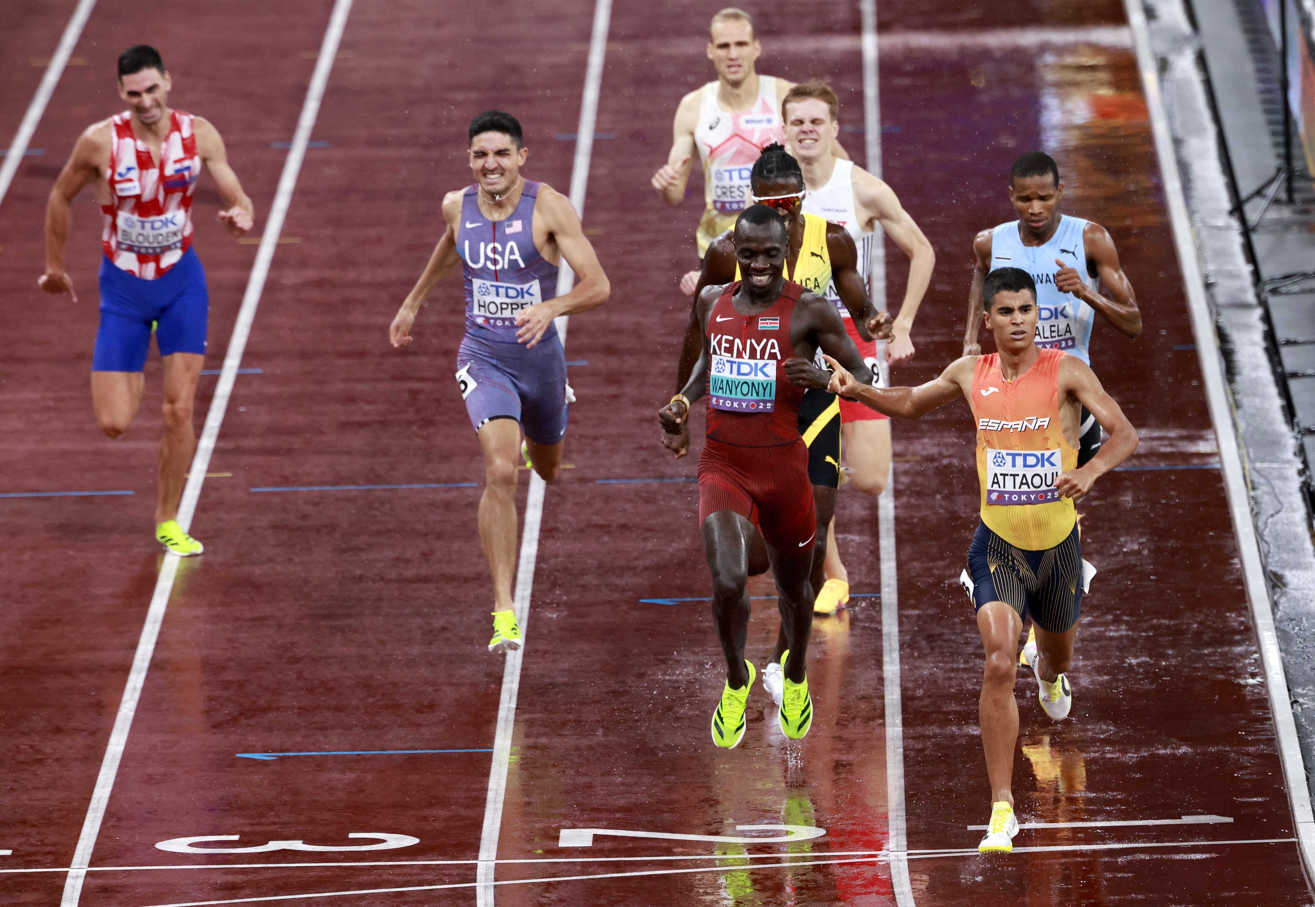 TOKYO (Japan), 18/09/2025.- Mohamed Attaoui of Spain (R) wins his race in the Men&#039;s 800m semi-final at the World Athletics Championships 2025 in Tokyo, Japan, 18 September 2025. (Mundial de Atletismo, 800 metros, Japón, España, Tokio) EFE/EPA/MAST IRHAM

