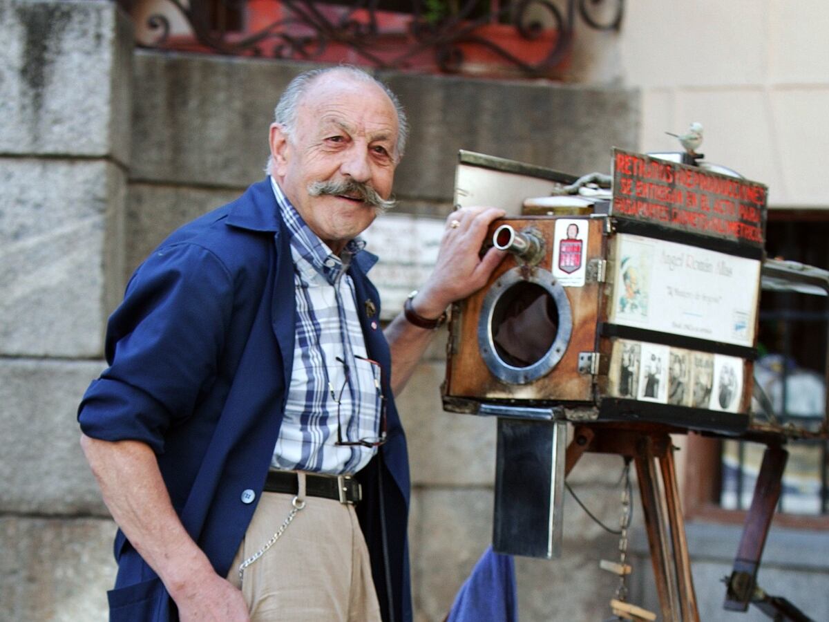 Fallece Ángel Román, el fotógrafo minutero de Segovia