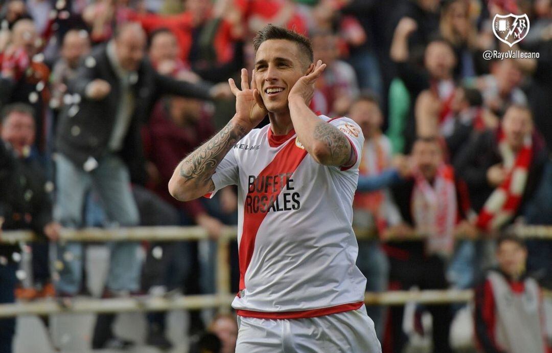 Óscar Trejo con la camiseta del Rayo Vallecano.