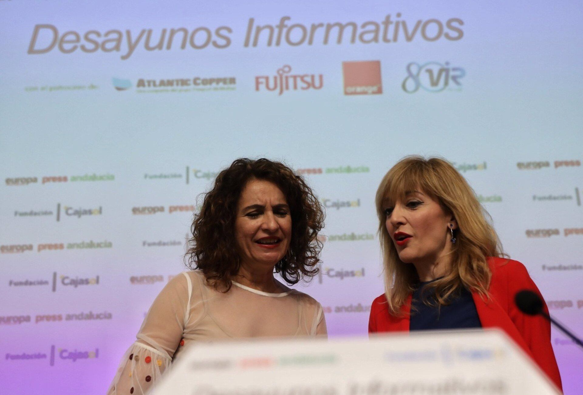 La secretaria general de UGT Andalucía, Carmen Castilla, a la derecha junto a la ministra de Hacienda y Función Pública y vicesecretaria general del PSOE, María Jesús Montero.