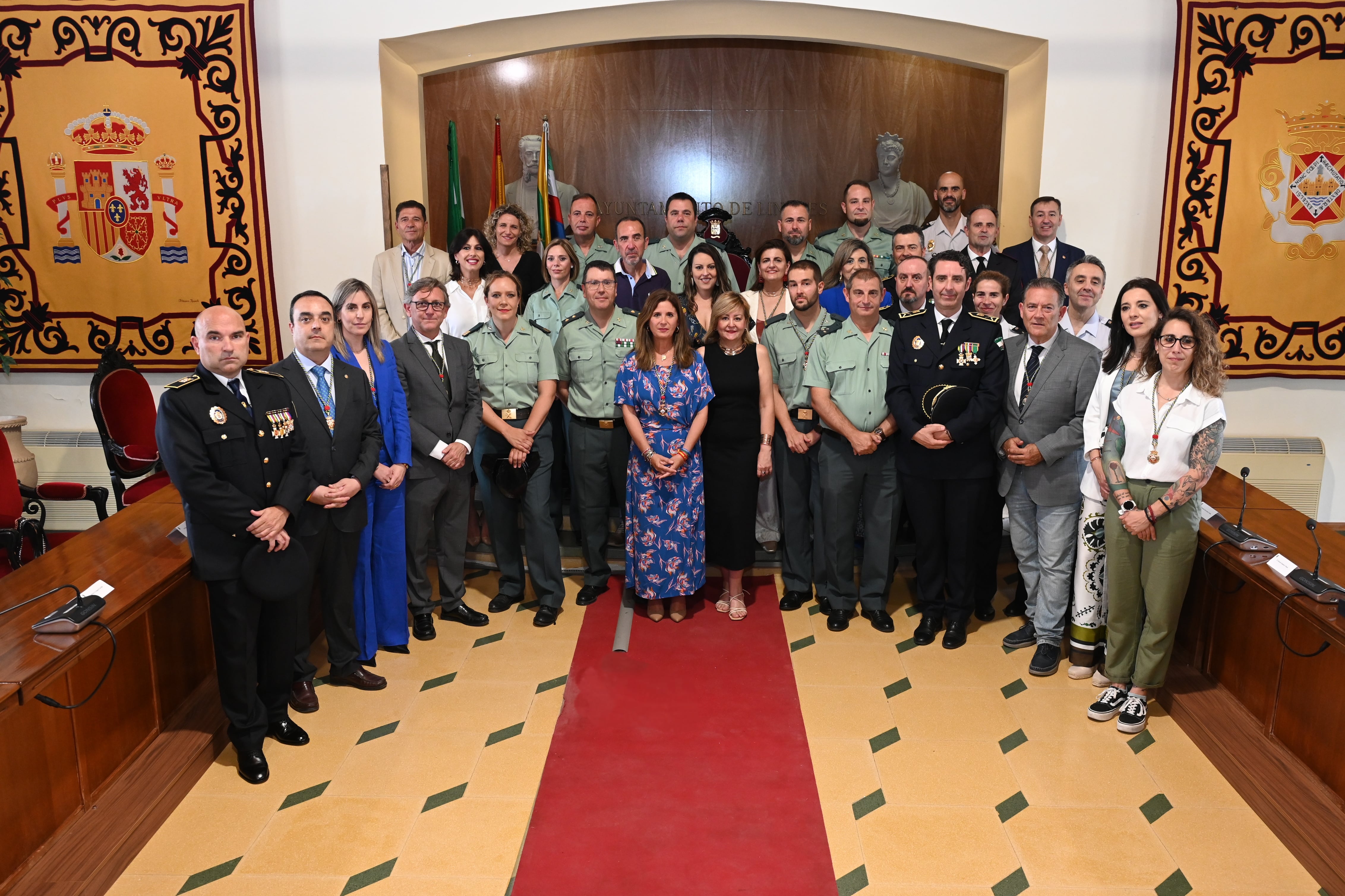 Entrega de la medalla de la ciudad a la Guardia Civil de Linares.