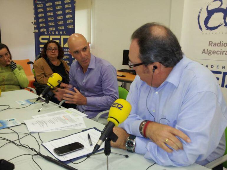 Francisco Márquez, vicepresidente ejecutivo de FEGADI, durante su participación en un programa realizado desde el centro polivalente de la asociación