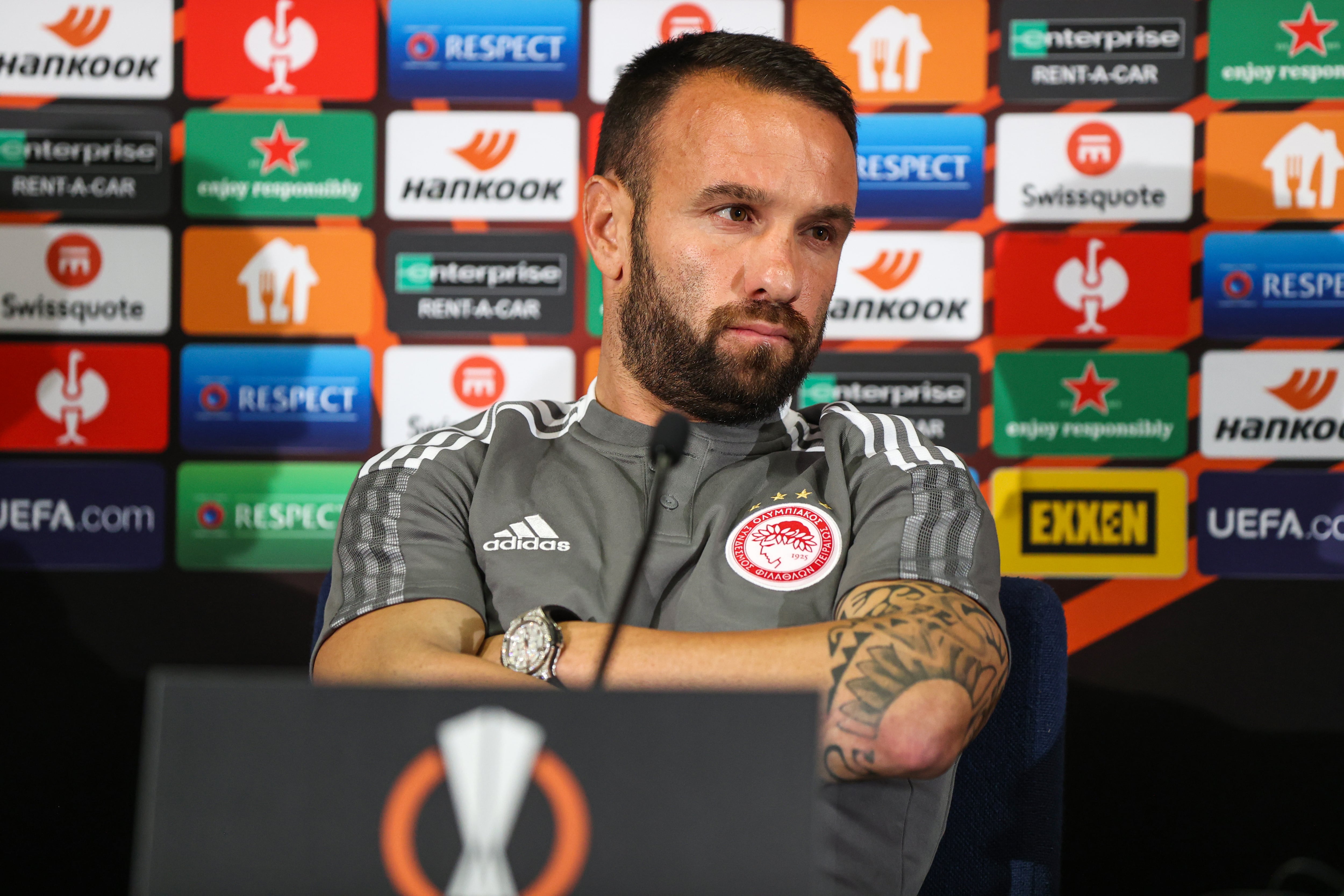 Mathieu Valbuena, durante una rueda de prensa en su etapa con Olympiacos