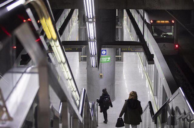 Interior de la línea 1 del Metro de Sevilla. María José López/ Europa Press