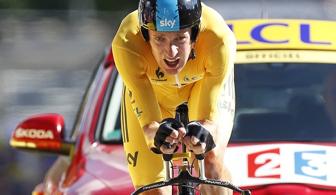 El corredor británico Bradley Wiggins del Sky en su camino de adjudicarse la novena etapa del Tour de Francia, una contrarreloj de 41,5 kilómetros entre Arc-et-Senans y Besancon