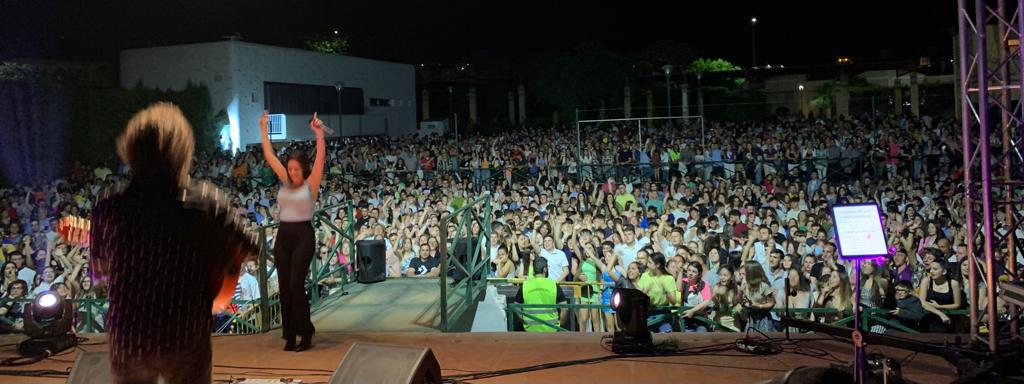 Momento del concierto del El Maky y María Artés