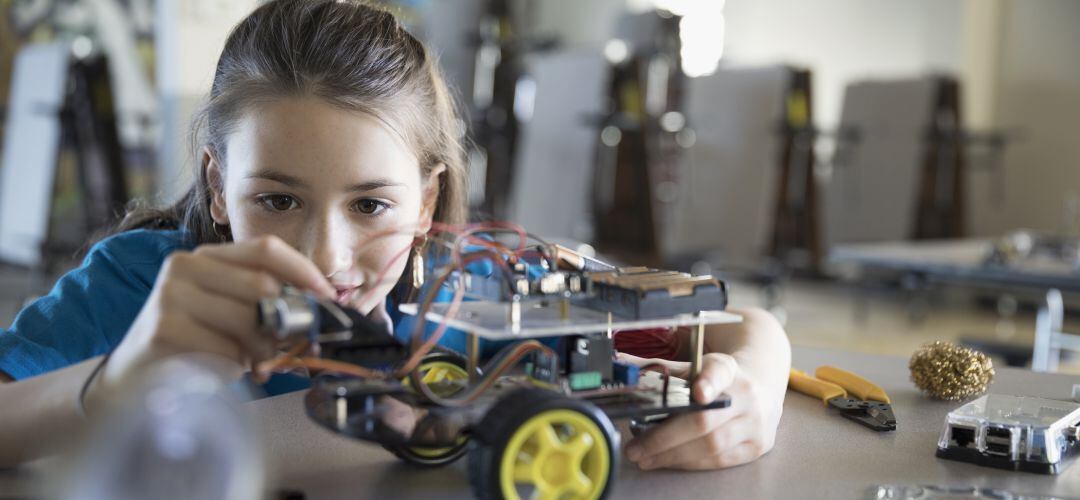 La programación de robots es uno de los asuntos que protagonizan los talleres de ciencia de la UC3M