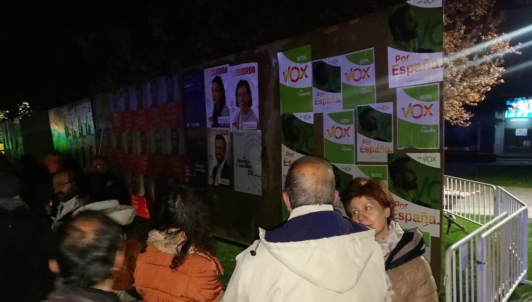 La Plaza de Santa Ana, como siempre, fue el lugar designado para la tradicional pegada de carteles