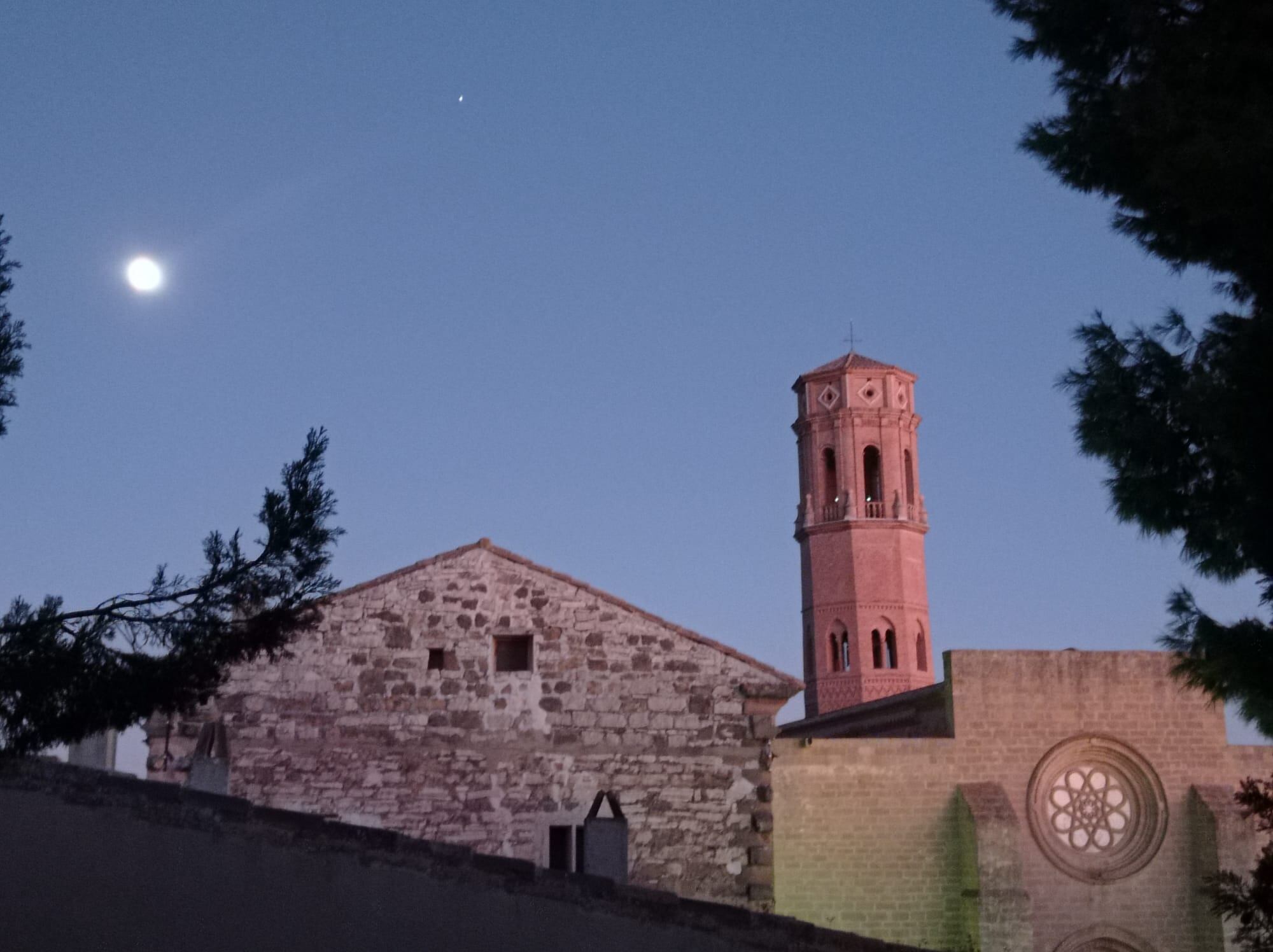 Gana una escapada romántica para dos personas en la Hospedería del Monasterio de Rueda.