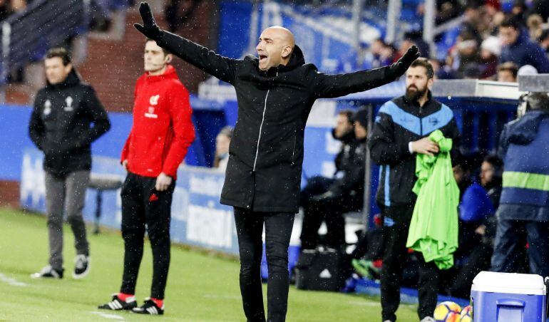 Abelardo Fernández, durante el partido que Alavés y Celta de Vigo disputaron en Mendizorroza.