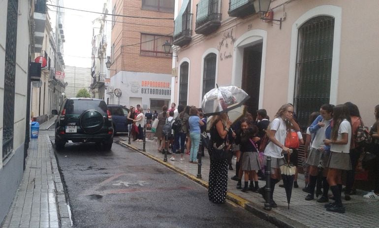 Reencuentros en el primer día de clase para los alumnos de Infantil, Primaria y ESO