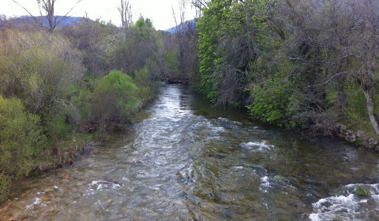 El río Lozoya y su embalse es uno de los principales abastecedoeres de agua de la sierra norte