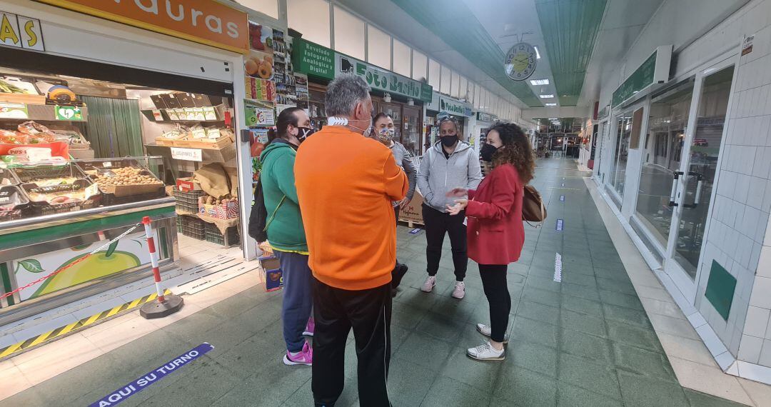 Noemí Otero en el mercado de la Albuera