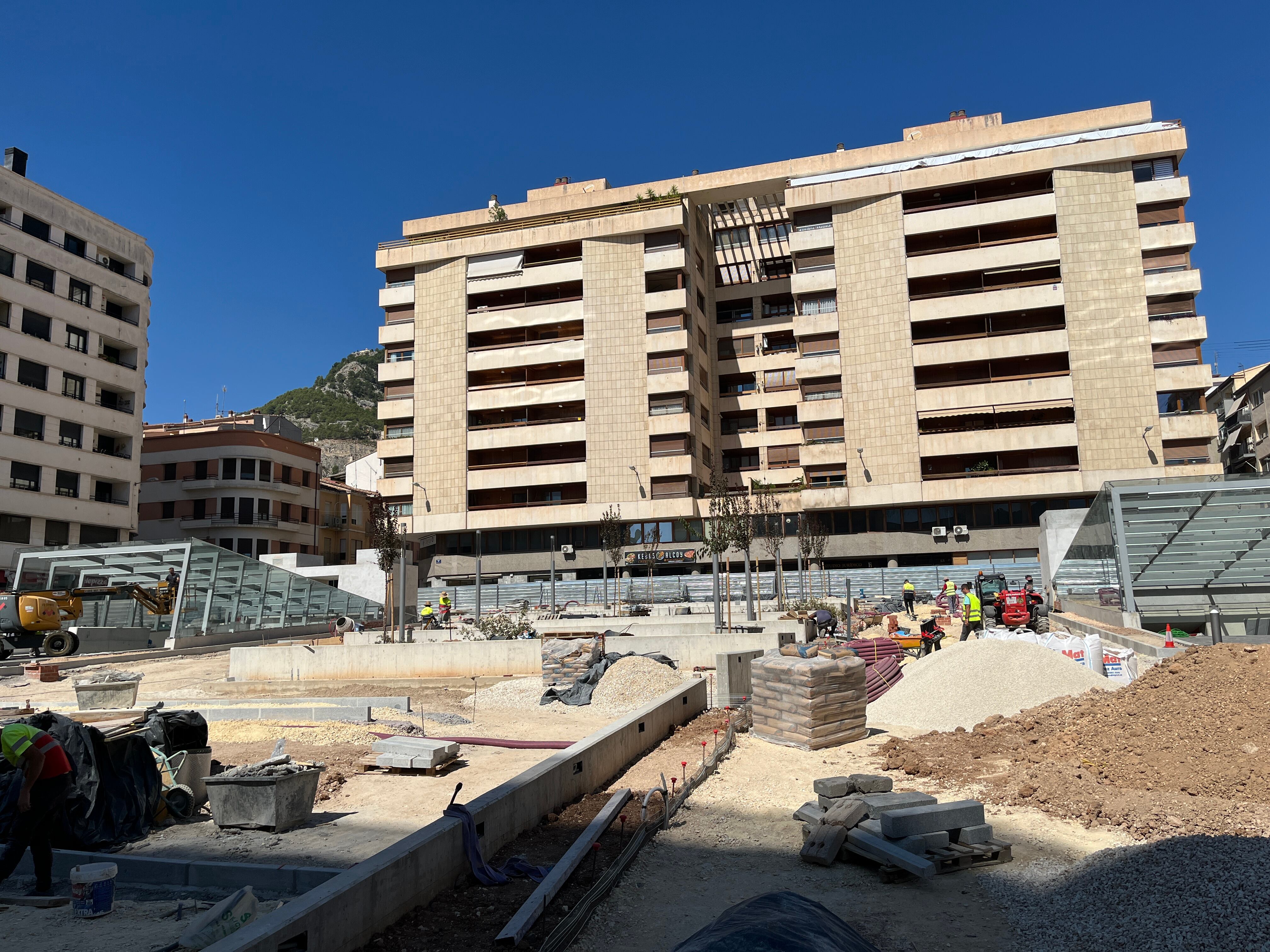 Primeros árboles plantados en la Rosaleda de Alcoy