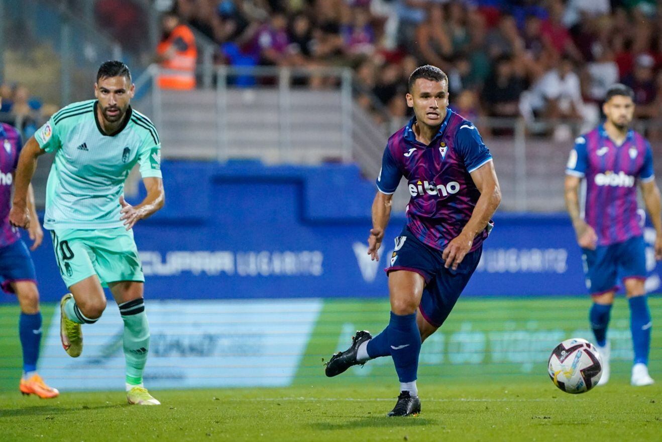 Ager Aketxe durante el encuentro frente al Granada CF