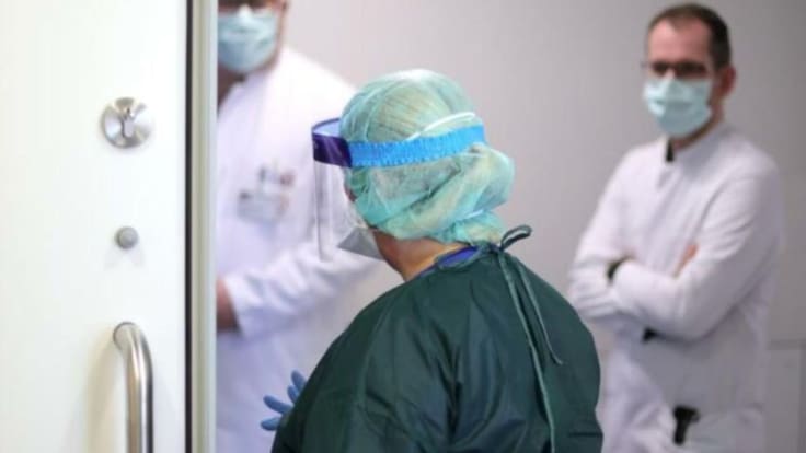 Médicos cubanos sin permiso de trabajo piden que se regularice su situación para luchar contra el COVID