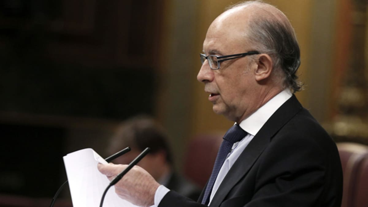 ¿Qué leyes modificó Montoro para beneficiar a las empresas que contrataron a su despacho económico?