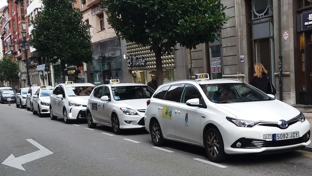 Los taxis asturianos irán a la huelga por el desmesurado precio de las pólizas de seguro para sus vehículos