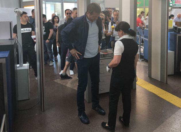 Julen Lopetegui, en el aeropuerto rumbo a Madrid.