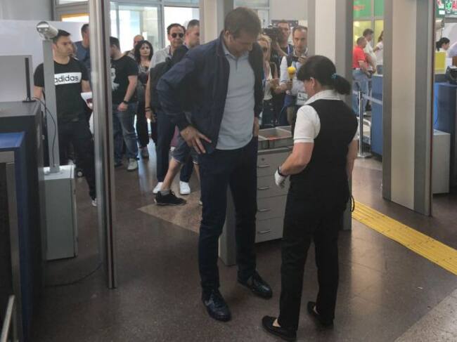 Julen Lopetegui, en el aeropuerto rumbo a Madrid.