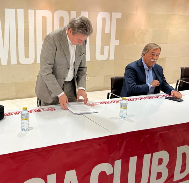 Agustín Ramos y Antonio Pedreño en la Junta de Accionistas del Real Murcia