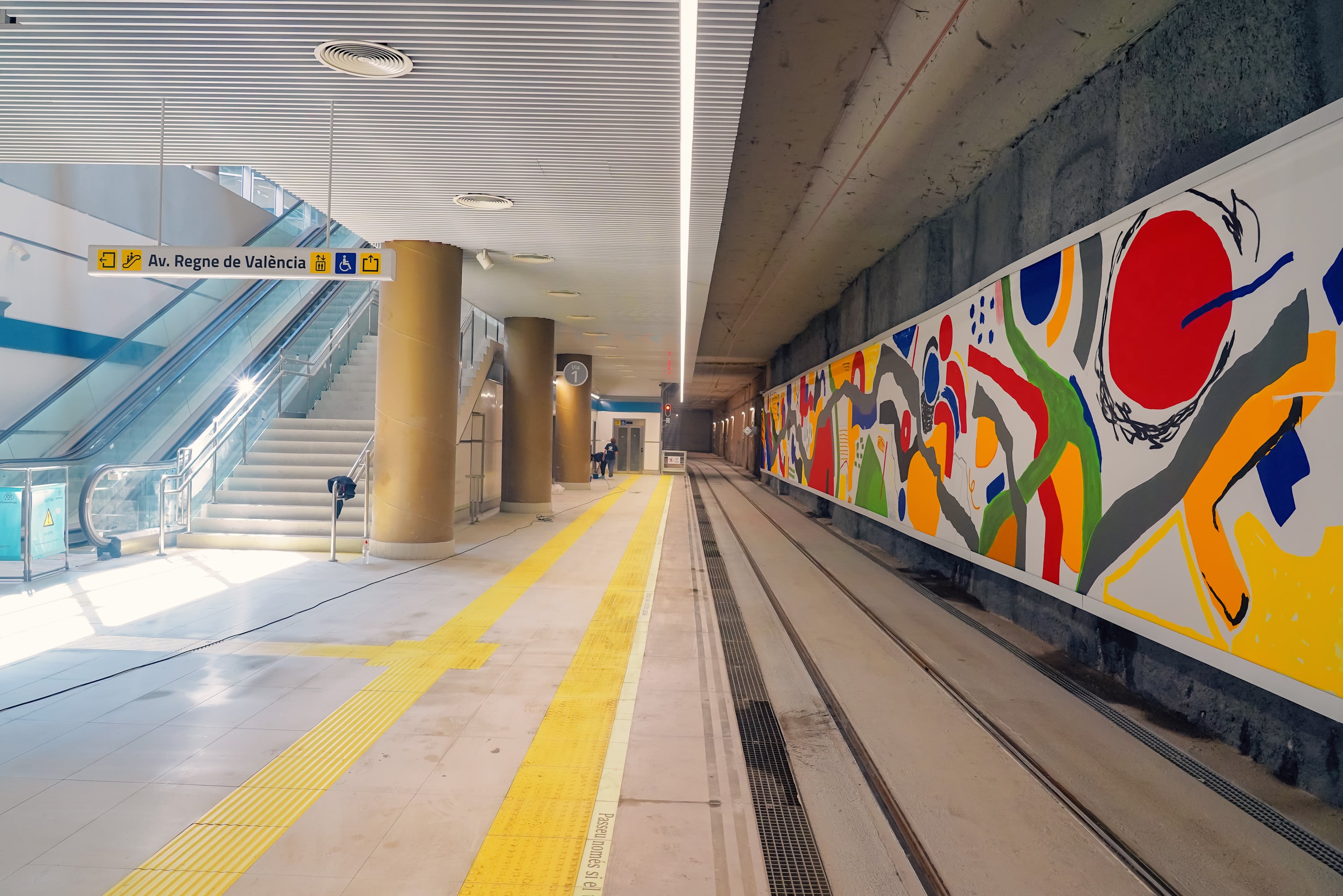 Así son los murales de la estación de Russafa en la nueva Línea 10 de Metrovalencia.