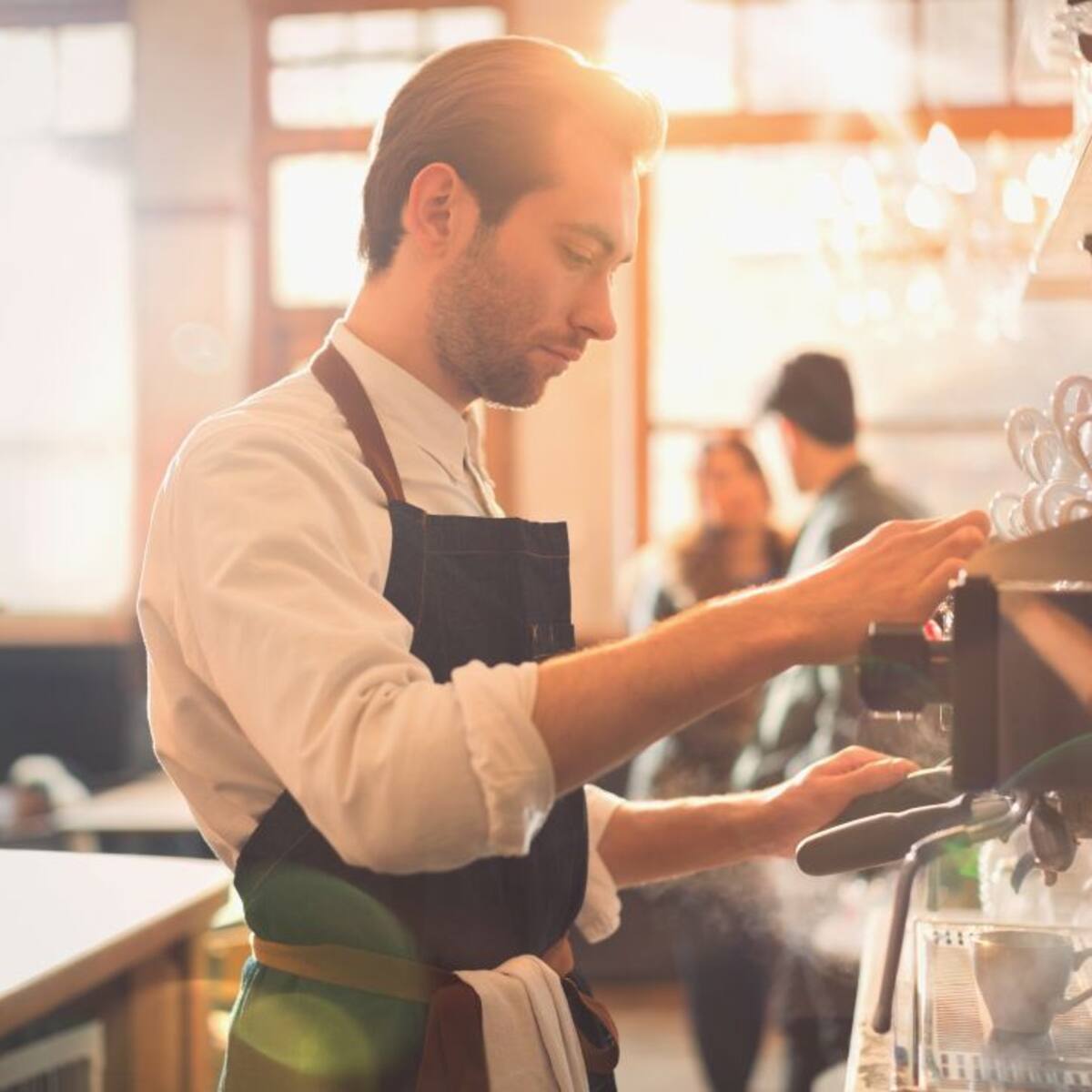 El 55% de los trabajadores de la Región echan 'horas extras'