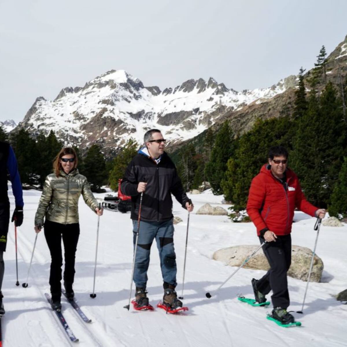 Diputados de Cs visitan Llanos del Hospital para apoyar el turismo de nieve