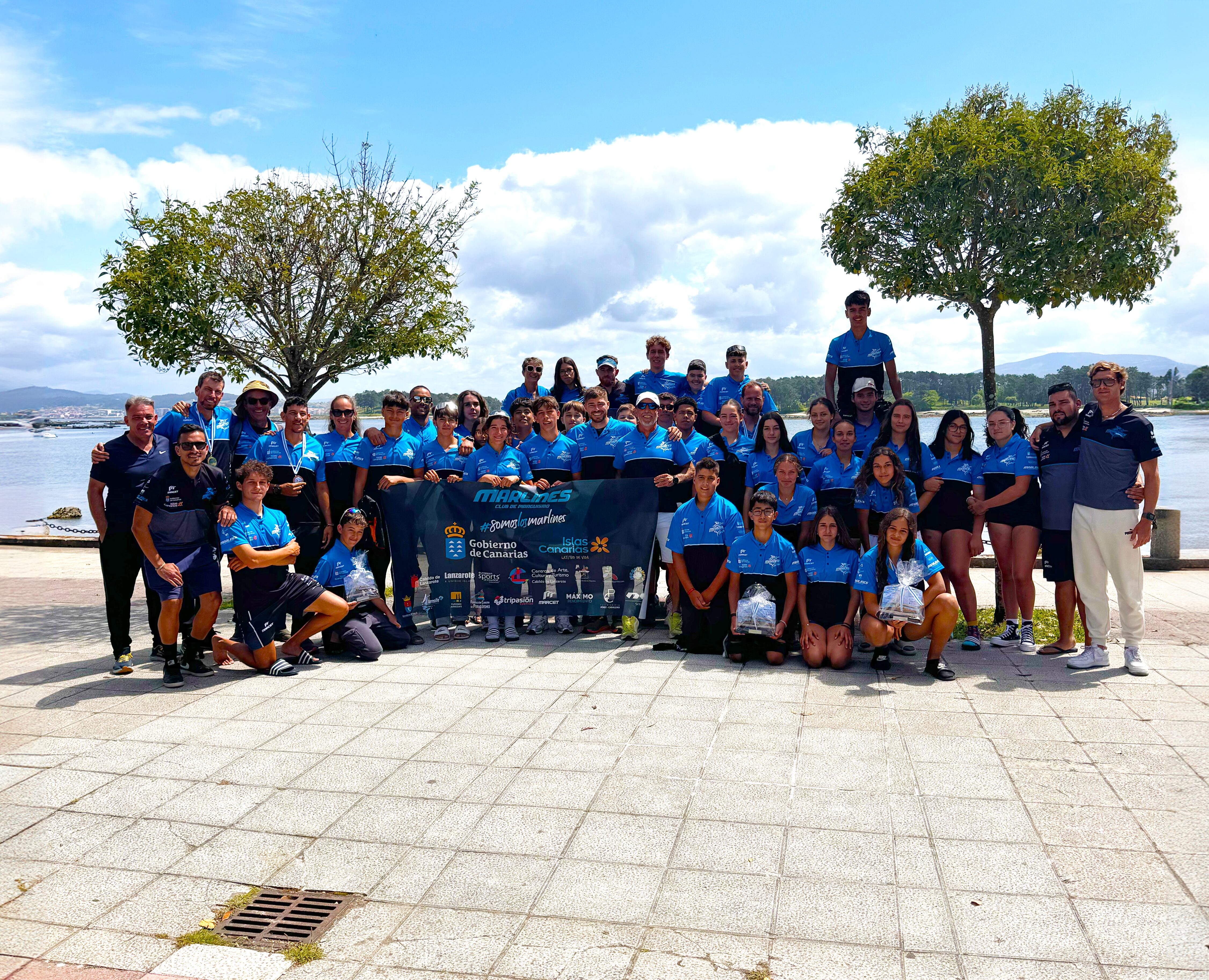 Palistas y técnicos de Los Marlines de Lanzarote en O Grove.