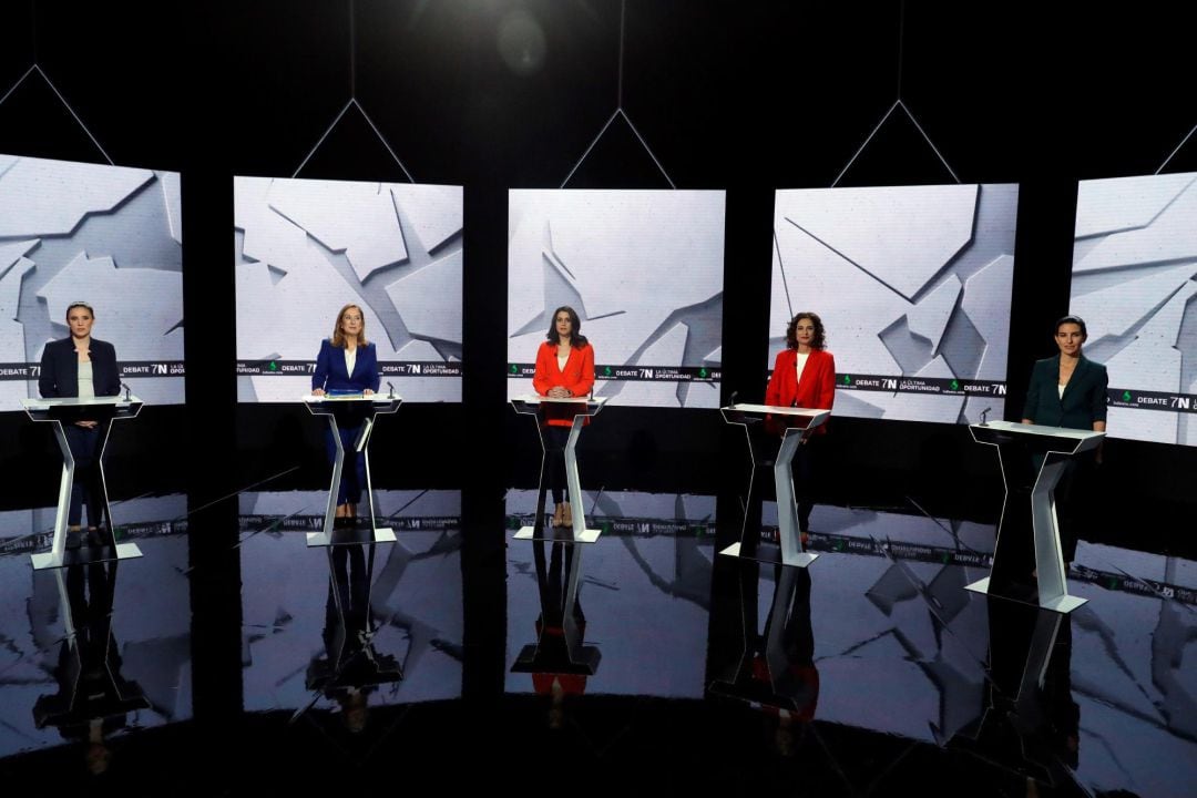 Las dirigentes de los principales partidos con representación parlamentaria, (i-d) Irene Montero (Unidas Podemos), Ana Pastor (PP), Inés Arrimadas (Ciudadanos), María Jesús Montero (PSOE), y Rocío Monasterio (Vox), antes del inicio del debate.