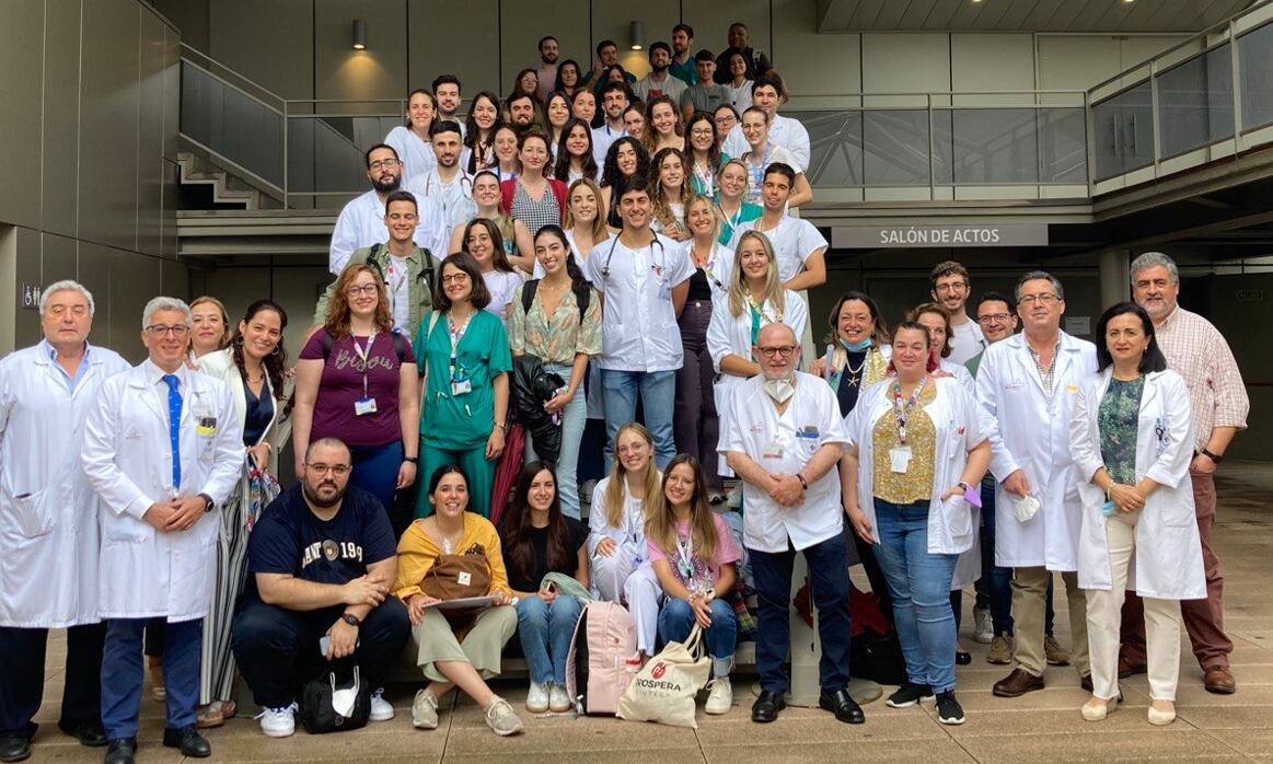 Promoción 2023 compuesta en total por 57 facultativos y 17 enfermeros