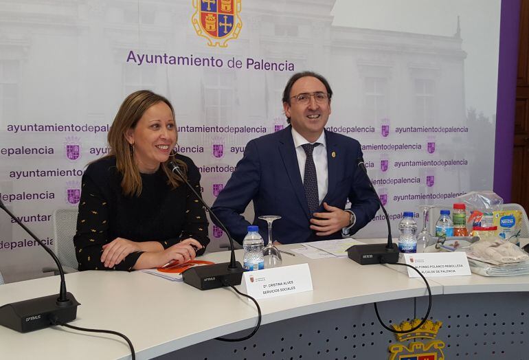 Cristina Alves, del área de Servicios Sociales del Ayuntamiernto de Palencia y Alfonso Polanco, alcalde de Palencia