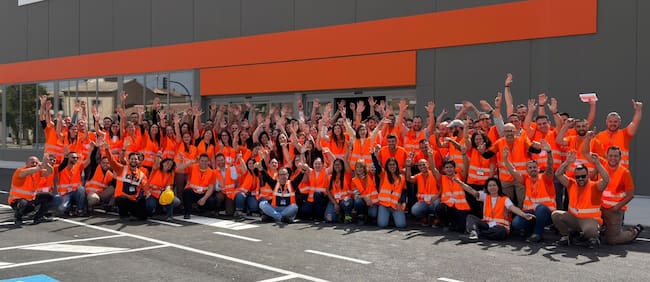 OBRAMAT da la bienvenida al equipo de su nuevo almacén en Churra