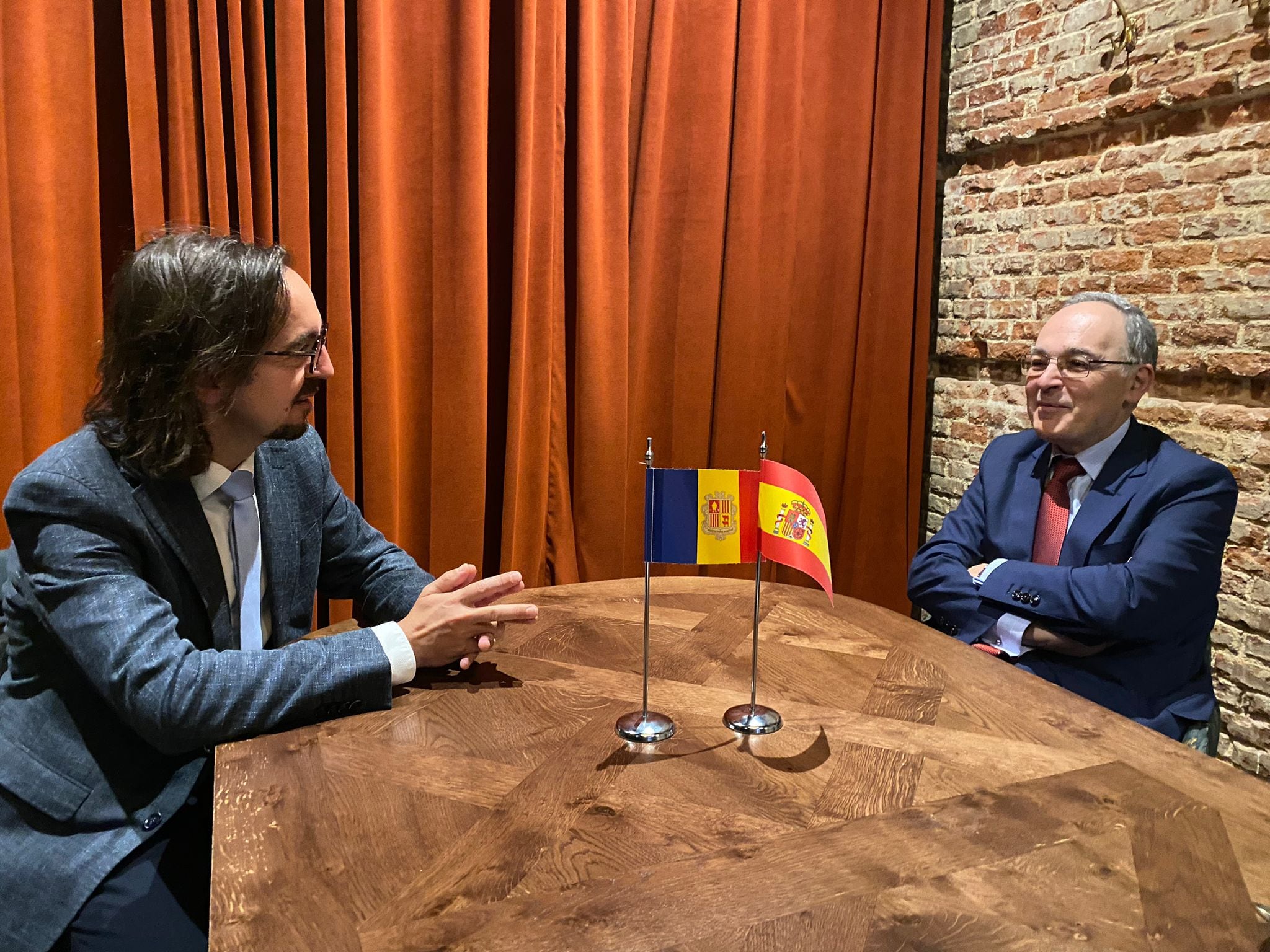 El secretari d&#039;Estat per a les Relacions amb la Unió Europea, Landry Riba, i el seu homòleg espanyol, Pascual Navarro