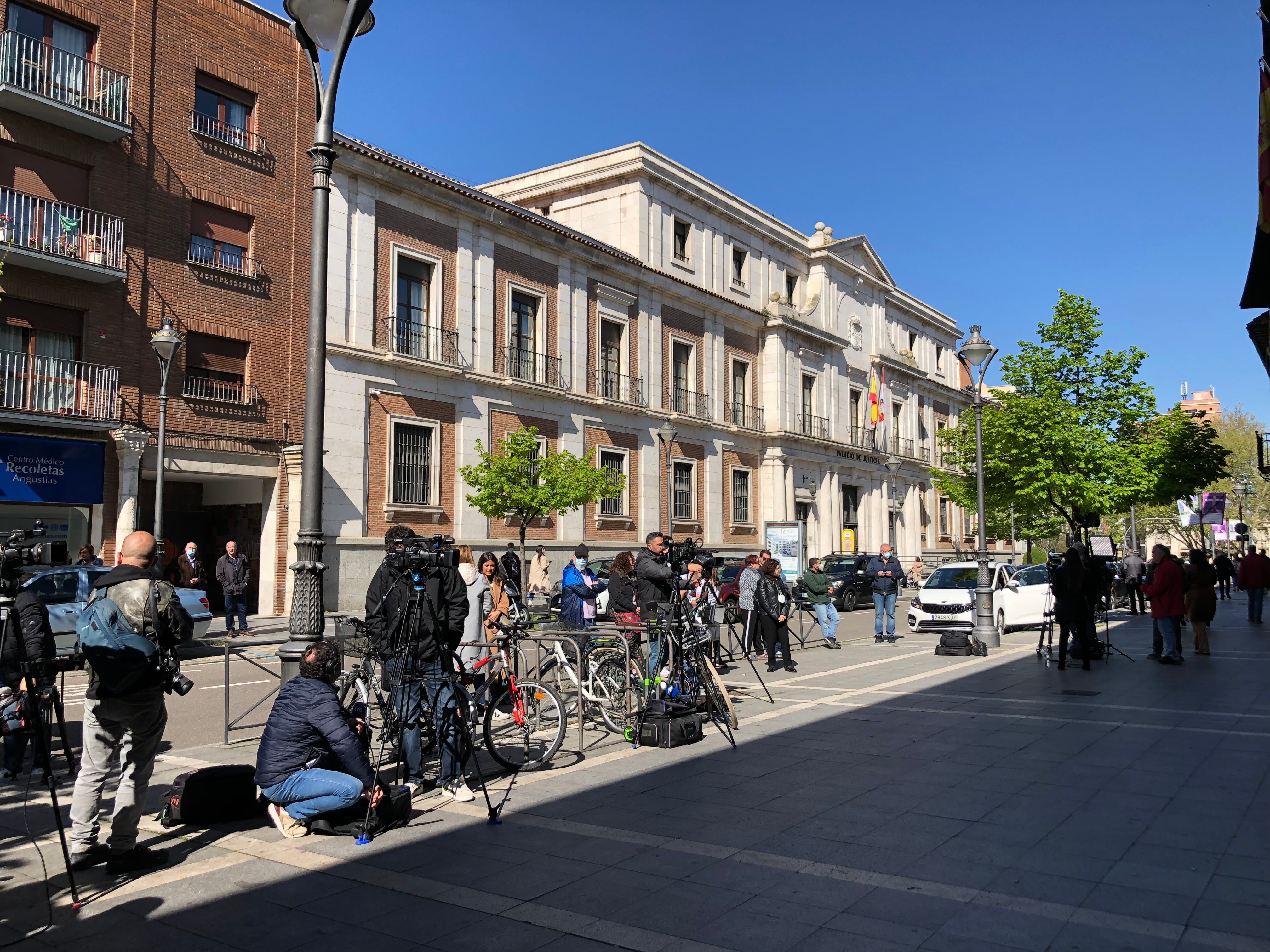 Medios de comunicación en las puertas de los juzgados