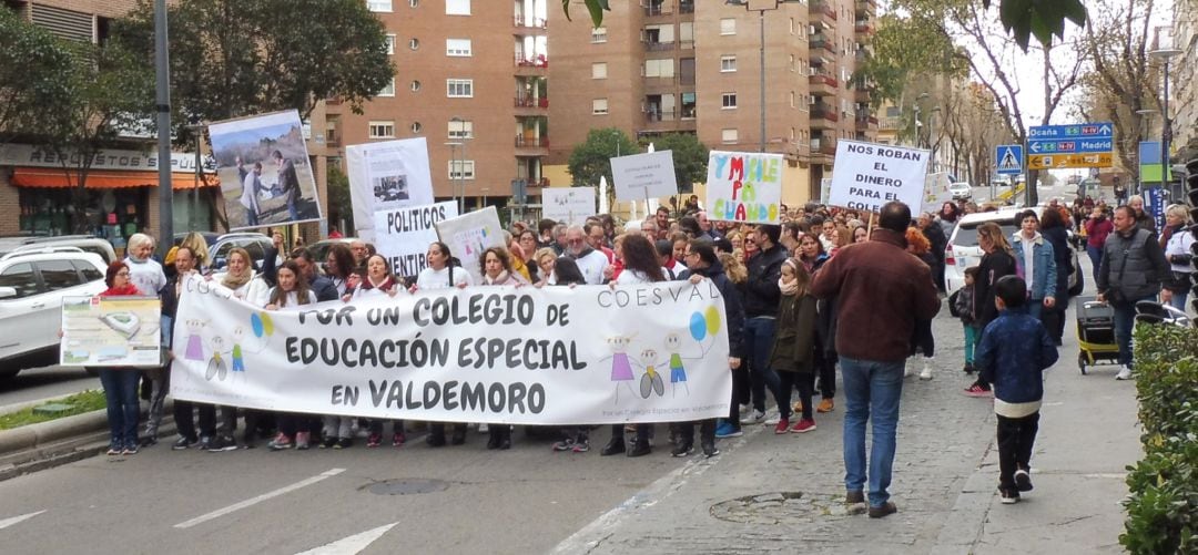 Las familas se han echado a la calle para criticar el incumplimiento de la Comunidad de Madrid