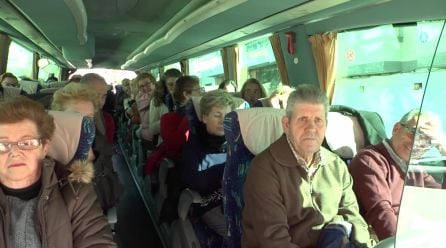 Un autobús repleto de paisanos de Francisco Javier Gómez Sevilla se ha dirigido a Jaén para acompañarle en el momento de su ingreso en prisión