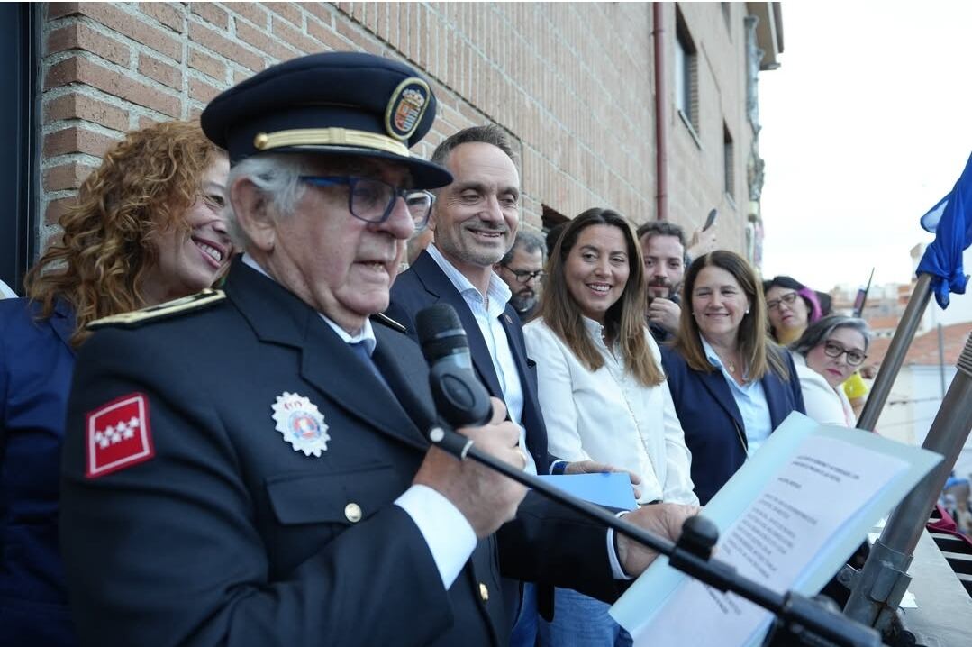 Ana Millán junto al alcalde de Móstoles, Manuel Bautista durante el pregón de las Fiestas del 2 de Mayo