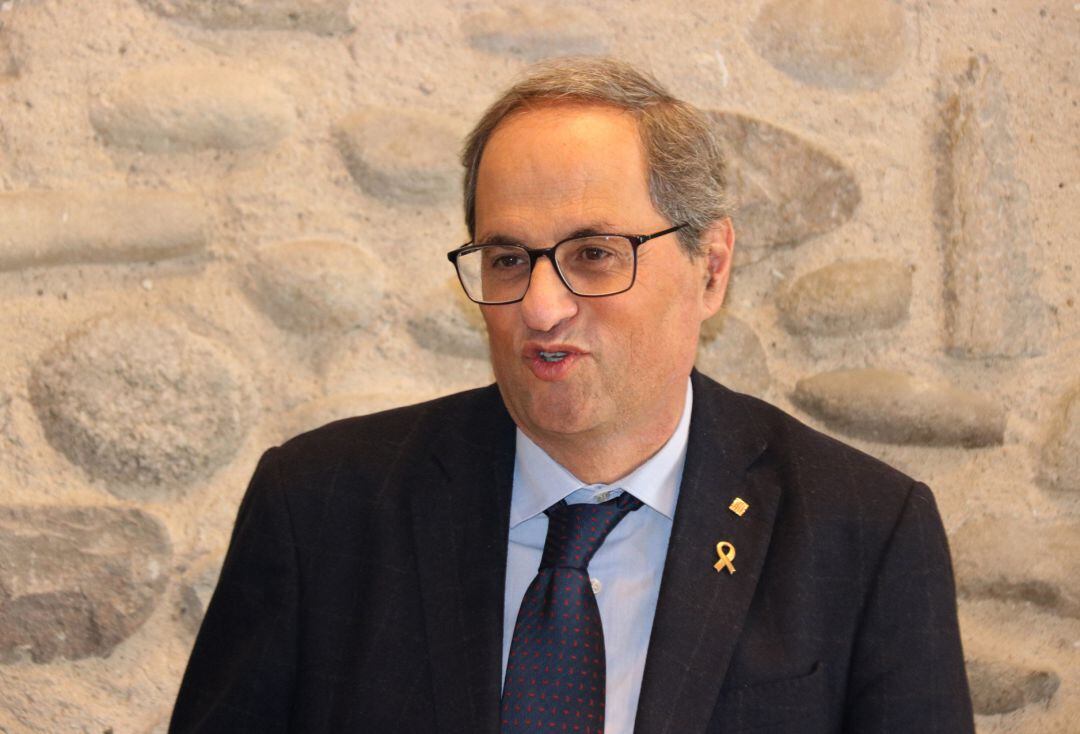 El presidente de la Generalitat, Quim Torra, durante la visita a Bescanó. 