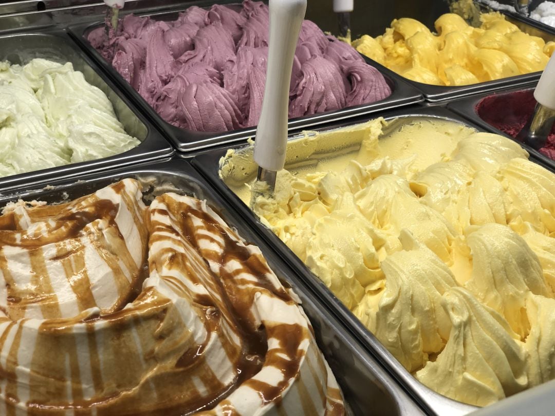 Helados artesanos de la Heladería Angelato en Vitoria, junto a la Catedral Nueva