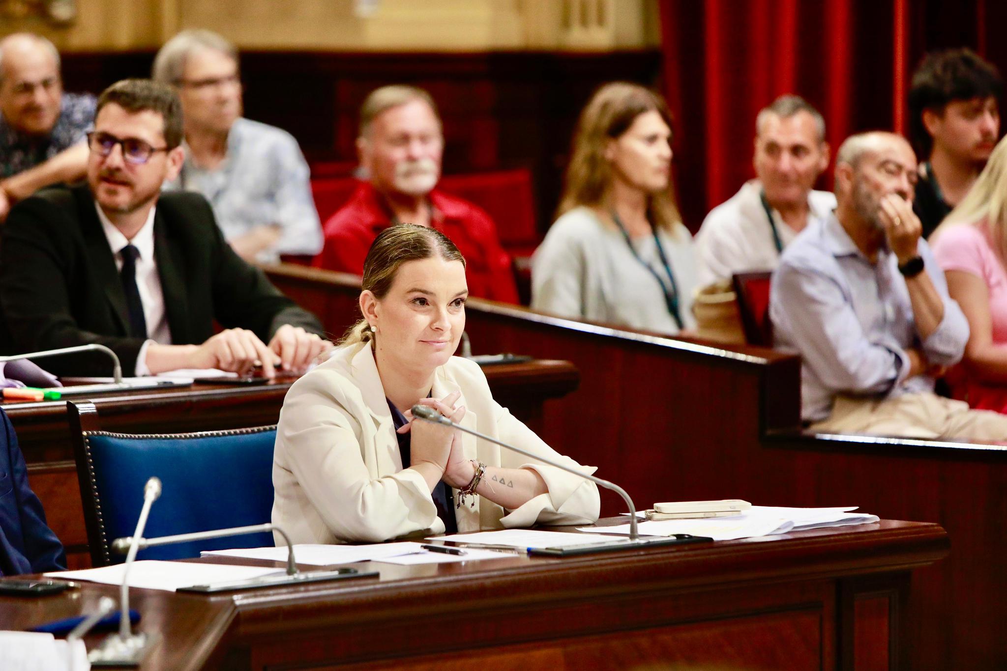 Imagen de la presidenta del Govern en el pleno del Parlament