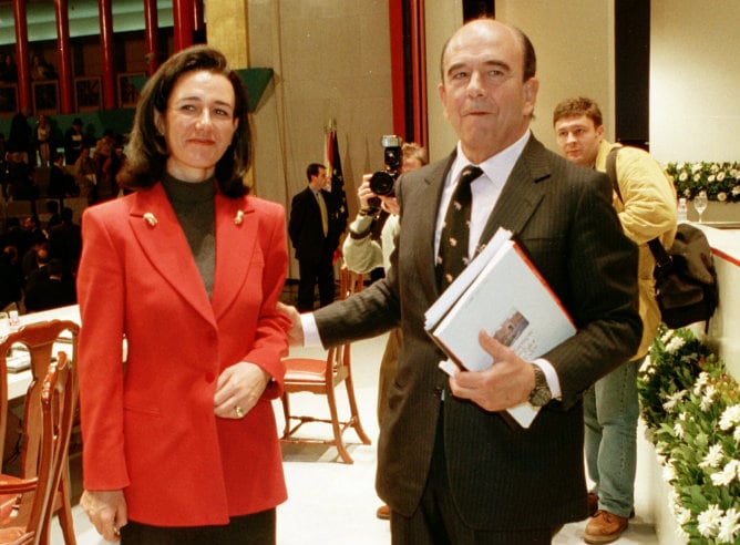 El presidente del Banco Santander, Emilio Botin, junto a su hija Ana Patricia