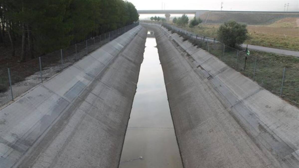 El MITECO decide no enviar agua del trasvase para regadío este mes de septiembre