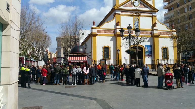 La recogida de firmas se ha realizado en la Plaza de la Iglesia.