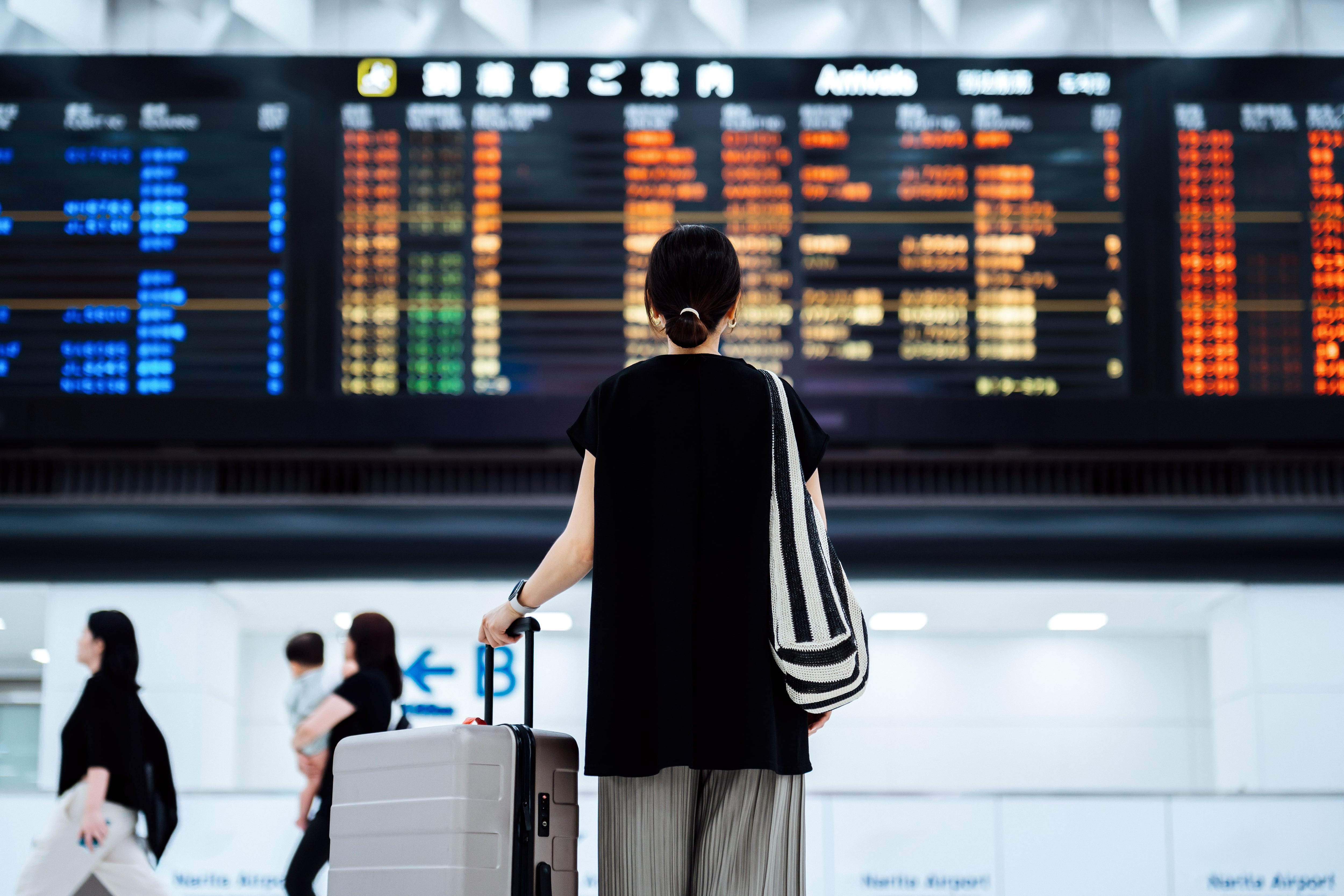 Mujer en un aeropuerto