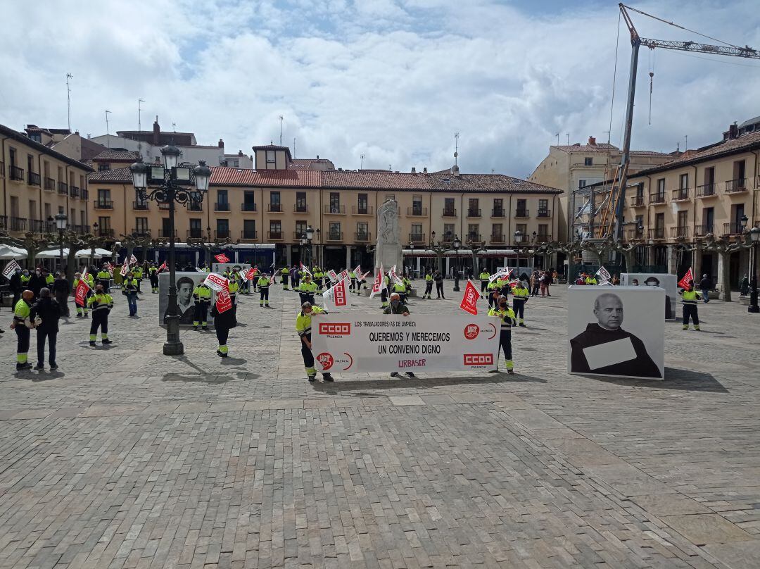 Imagen de la concentración de los trabajadores de Urbaser el pasado 26 de abril en la Plaza Mayor