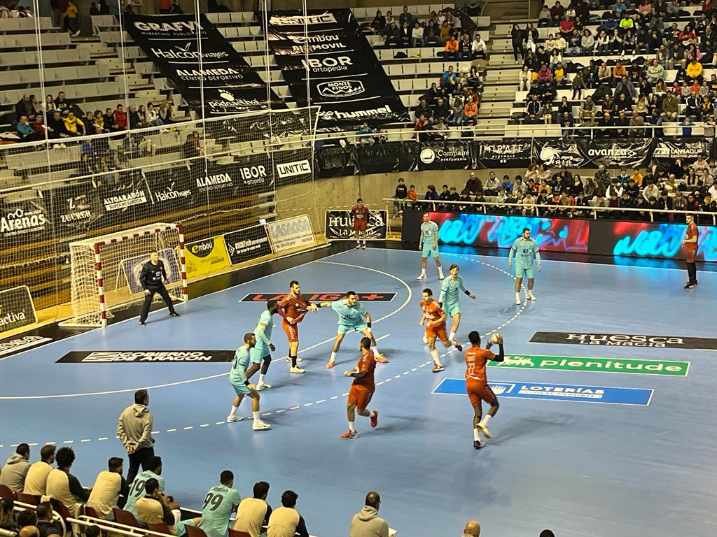 Bada Huesca en el partido ante el FC Barcelona en el Palacio de los Deportes