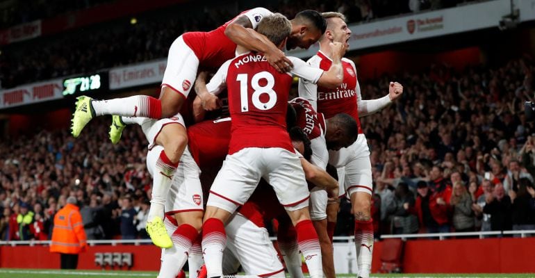 Los jugadores del Arsenal celebran el gol de la victoria