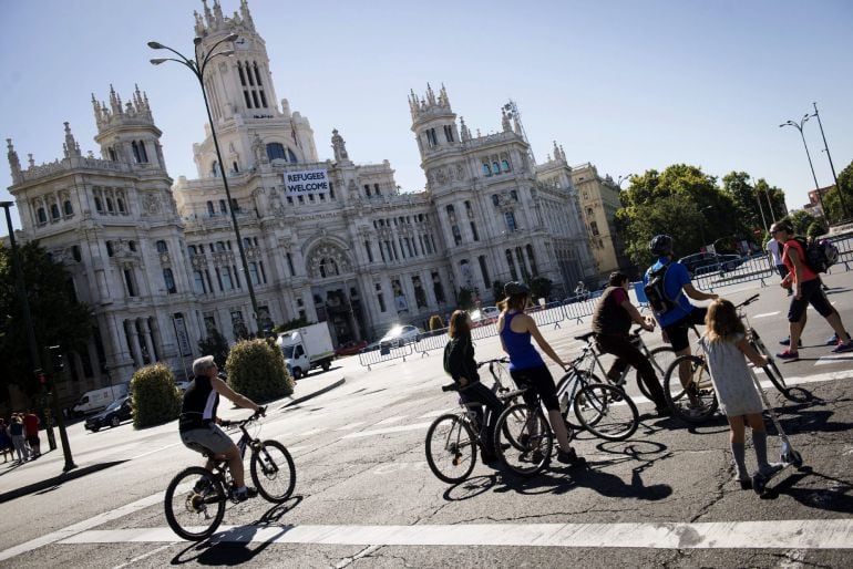 El primer cierre dominical del emblemático Paseo del Prado de Madrid